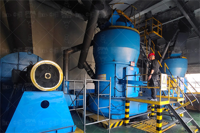 在土里挖出白色像粉笔一样的石头 抖音